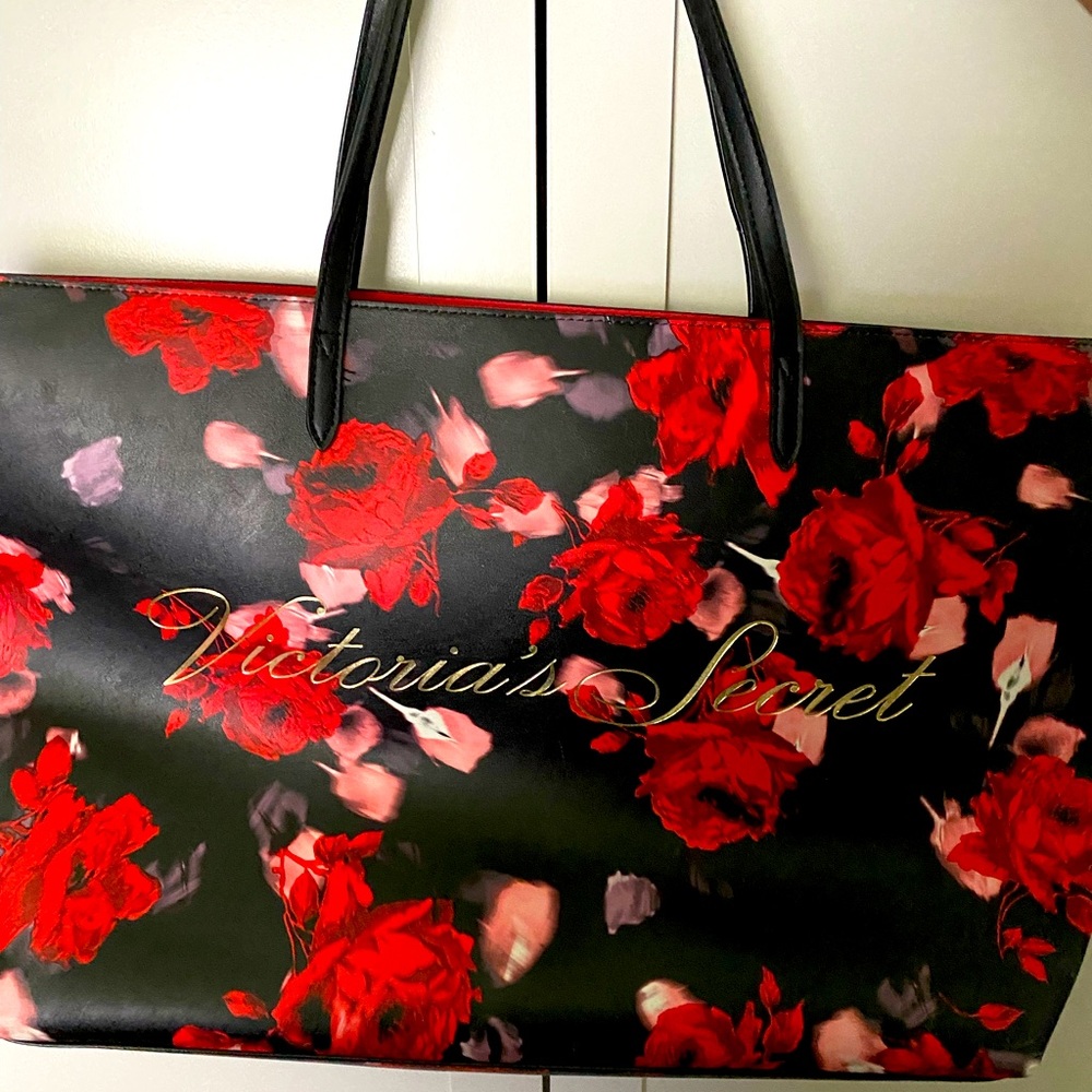 Rose tote from Victoria’s Secret🌹💐